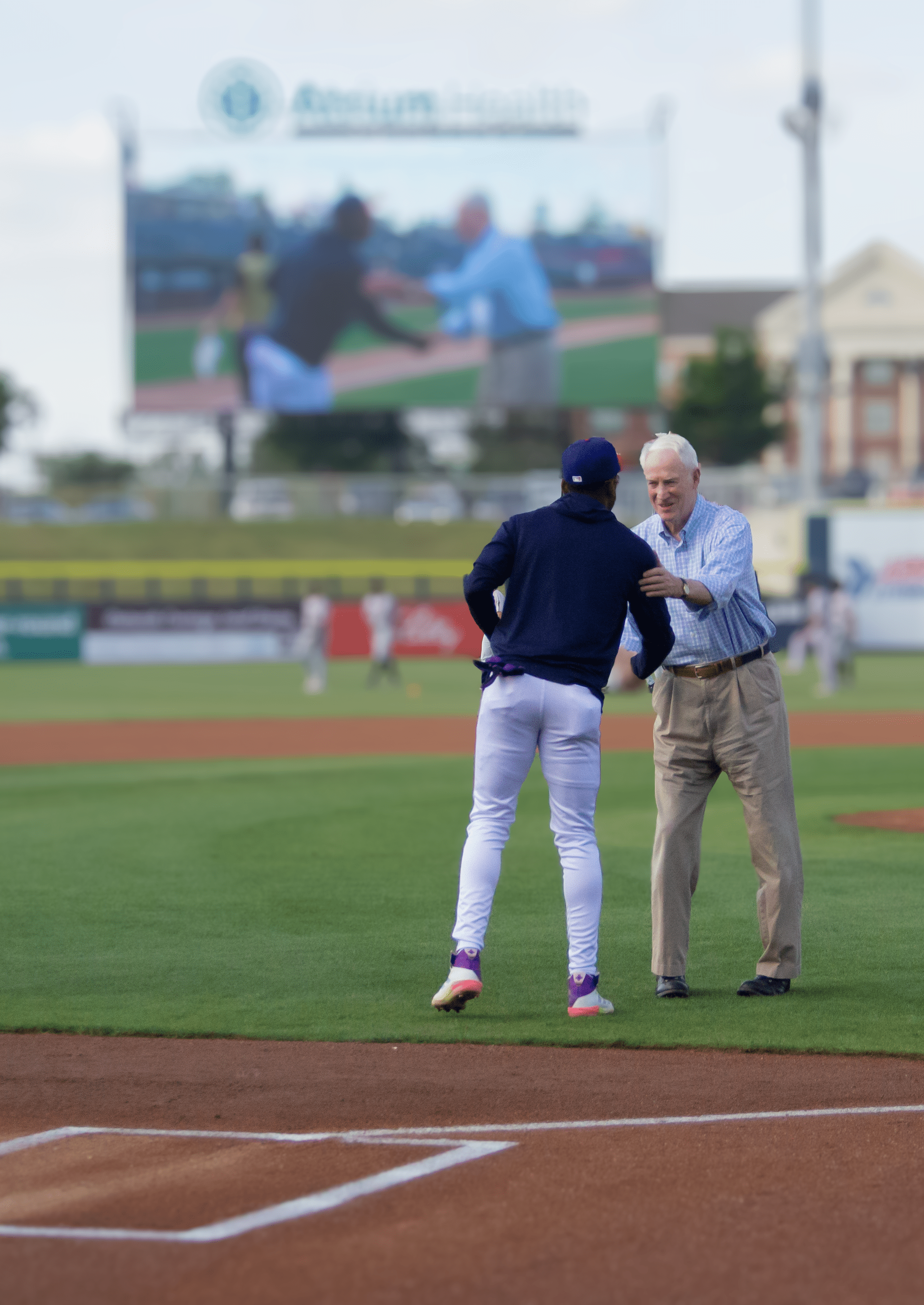 Richard-Shaking-Hands-with-Catcher